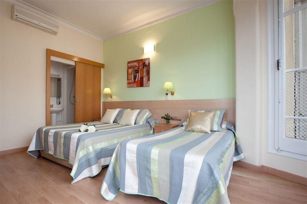 Felipe Ii Hostel *